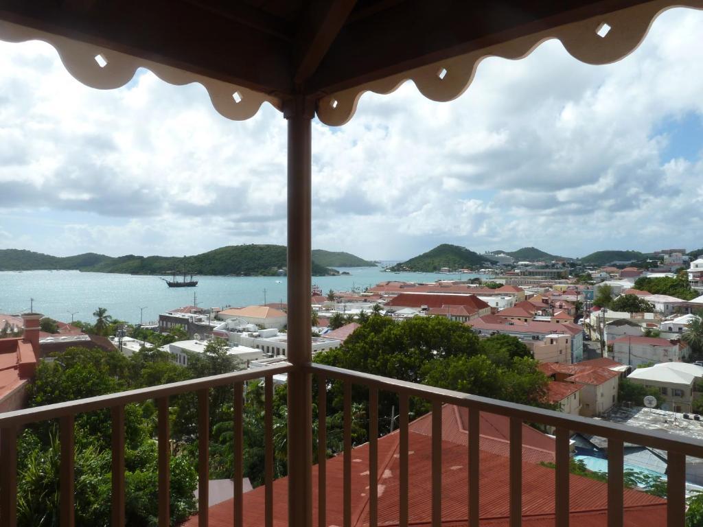 Galleon House Hotel Шарлот Амали Стая снимка